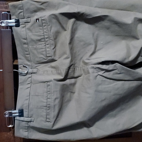 Tommy Hilfiger Women's Khaki pants. - Picture 4 of 5